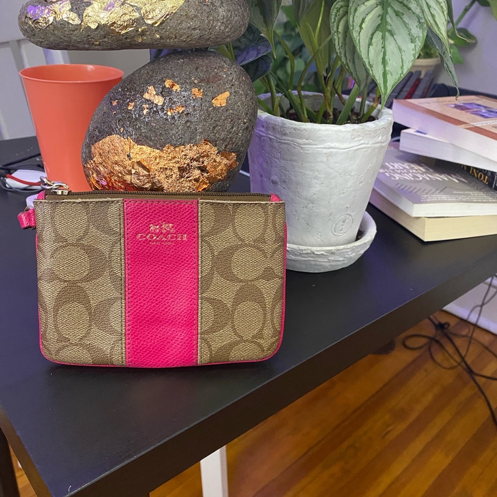 Small Coach change purse. Gently worn and slightly frayed.Interior slightly worn